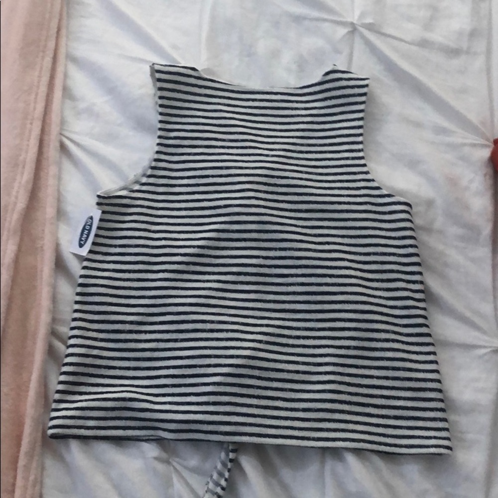 NWT old navy sleeveless top - Picture 2 of 4